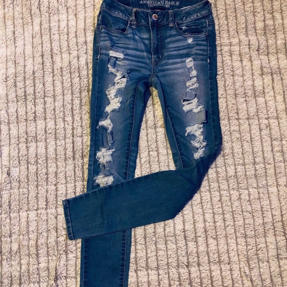 American Eagle Outfiters Ripped Jeans
